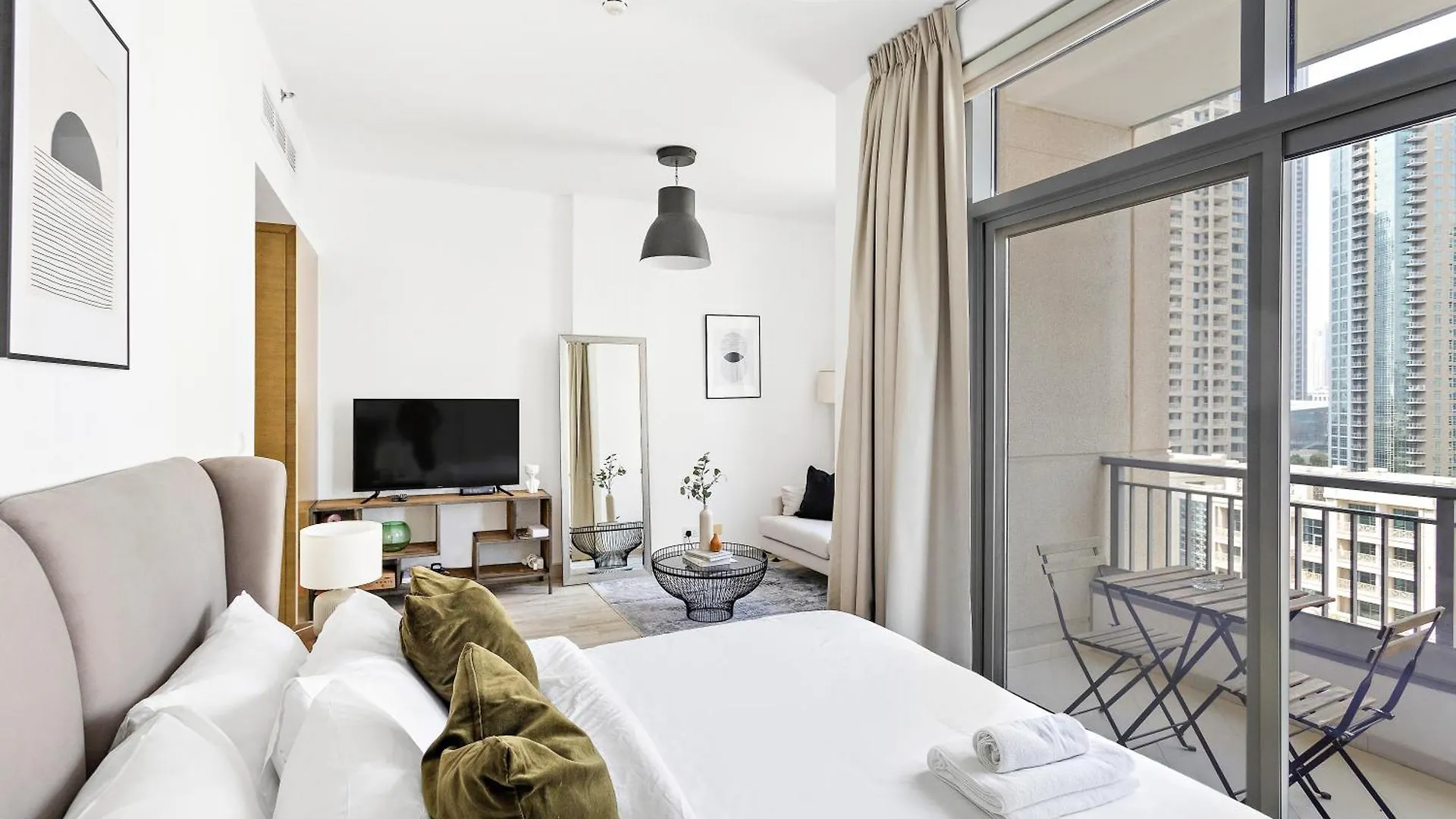 Silkhaus Chic Studio Burj Khalifa Short Walk Apartment Dubai