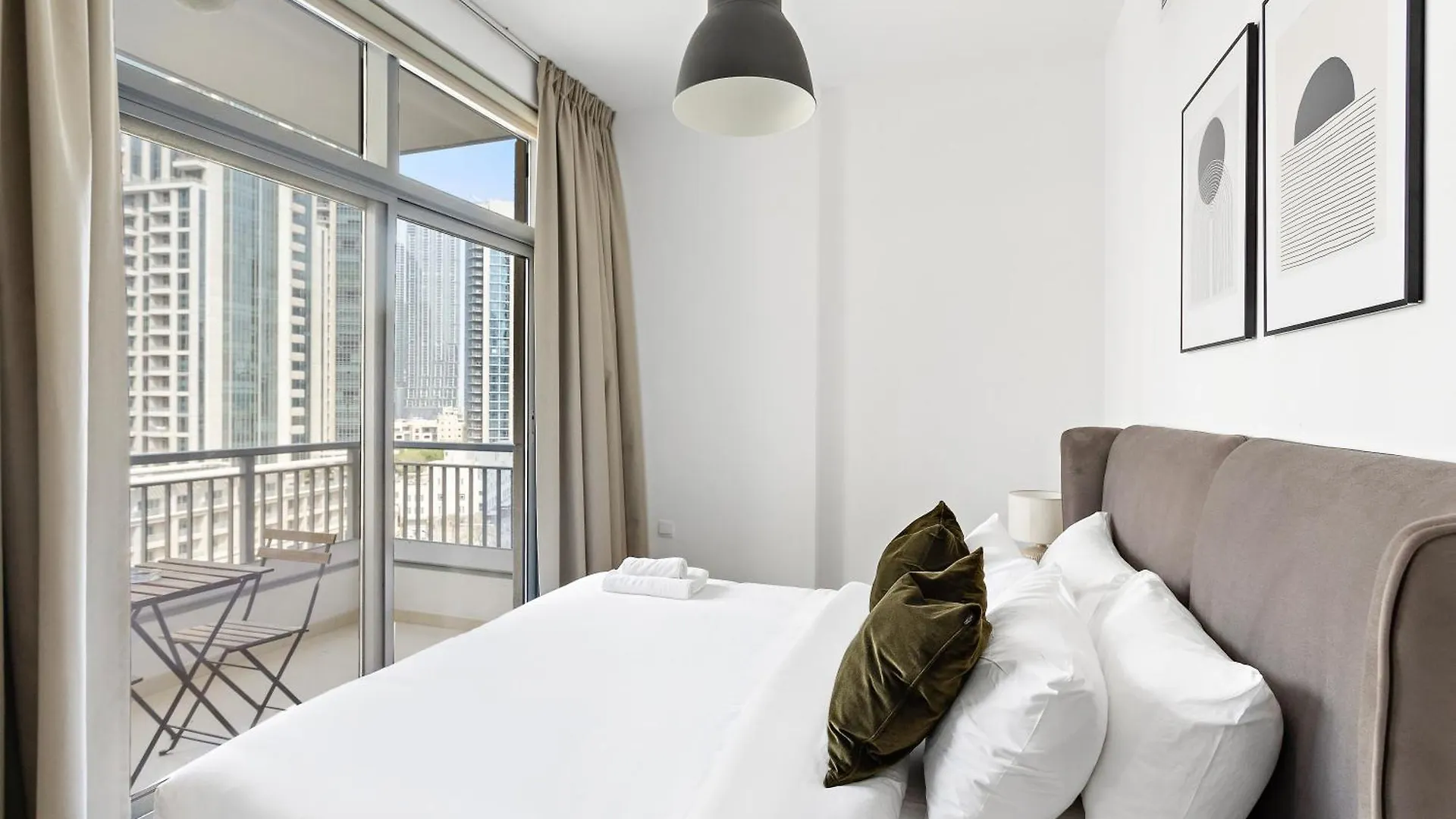 Silkhaus Chic Studio Burj Khalifa Short Walk Apartment Dubai 0*,